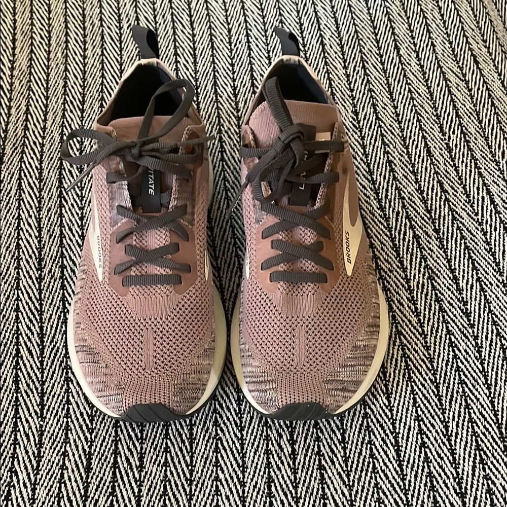 Brooks levitate 4 Women's Athletic Shoes